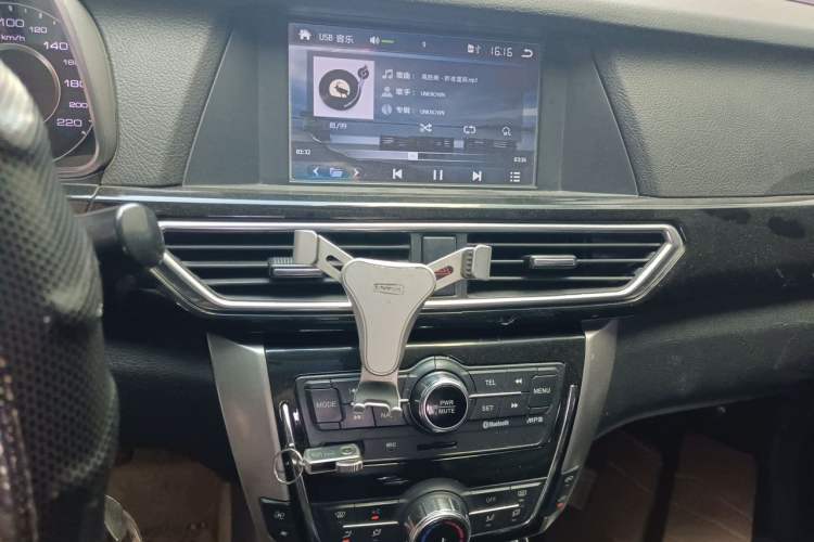 Used Zotye Domy X5 2015 1.5T CVT Landlord Model China IV Standard Audio And AC Panel