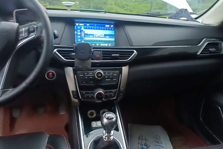 Used Zotye Domy X5 2015 1.5T Manual Luxury Version China IV Standard Audio And AC Panel