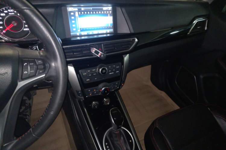 Used Zotye Domy X5 2015 1.5T CVT ZhiXian Trim China V Standard Audio And AC Panel