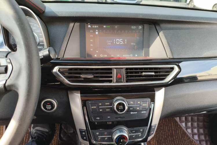 Used Zotye Domy X5 2015 1.5T CVT ZhiXian Model China IV Standard Audio And AC Panel