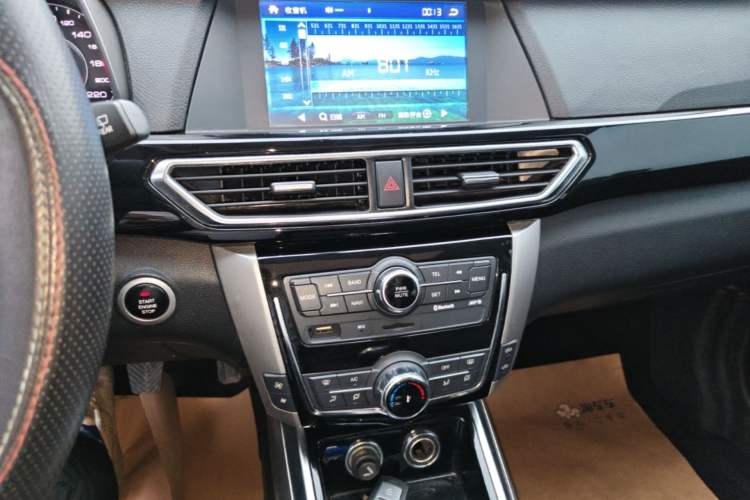 Used Zotye Domy X5 2015 1.5T Manual Luxury Version China IV Standard Audio And AC Panel