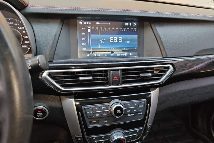 Used Zotye Domy X5 2015 1.5T Manual Luxury Model China V Standard Audio And AC Panel