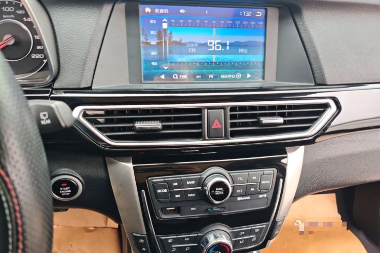 Used Zotye Domy X5 2015 1.5T Manual Luxury Version China IV Standard Audio And AC Panel