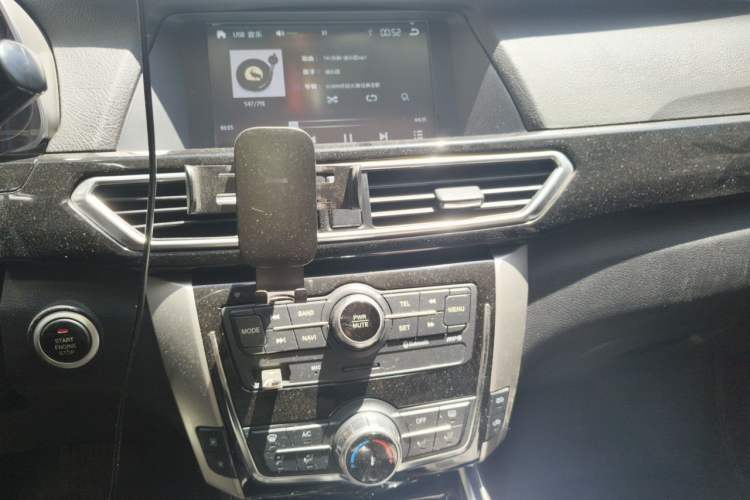 Used Zotye Domy X5 2015 1.5T CVT ZhiXian Trim China V Standard Audio And AC Panel