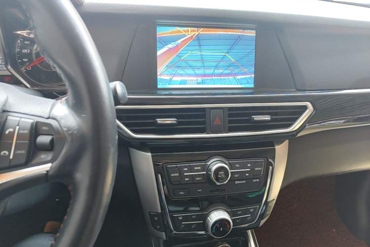 Used Zotye Domy X5 2015 1.5T CVT ZhiXian Trim China V Standard Audio And AC Panel