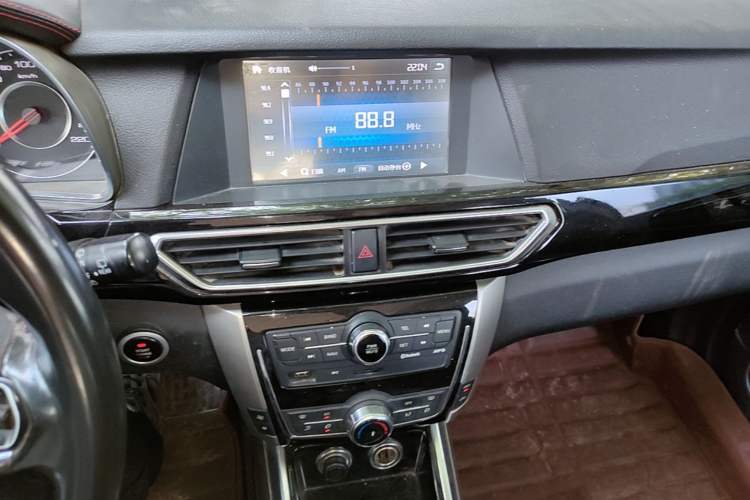 Used Zotye Domy X5 2015 1.5T CVT ZhiXian Model China IV Standard Audio And AC Panel