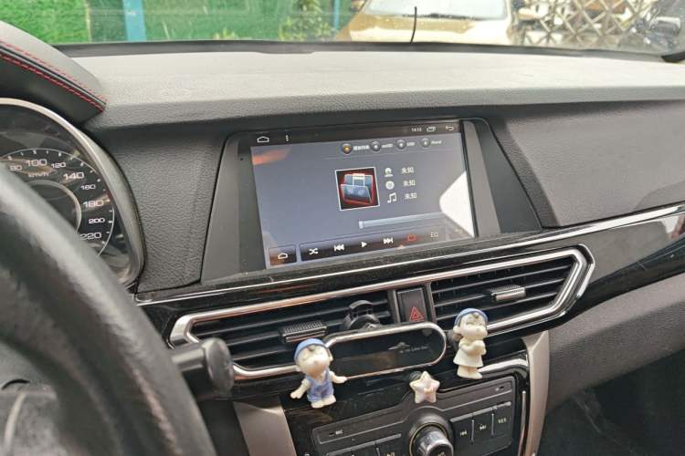 Used Zotye Domy X5 2015 1.5T Manual Elite Model China V Standard Audio And AC Panel