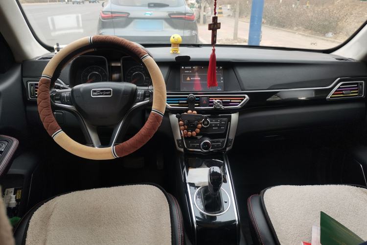 Used Zotye Domy X5 2015 1.5T CVT ZhiXian Trim China V Standard Center Console