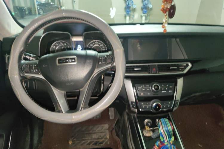 Used Zotye Domy X5 2015 1.5T CVT ZhiXian Model China IV Standard Center Console