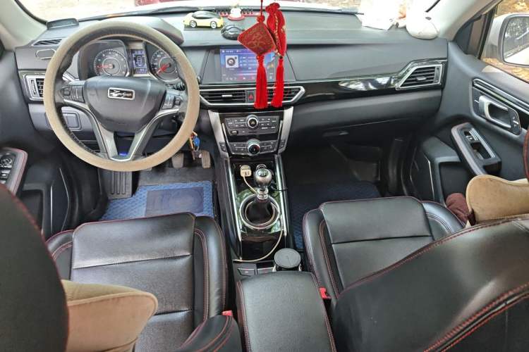 Used Zotye Domy X5 2015 1.5T Manual Luxury Version China IV Standard Center Console