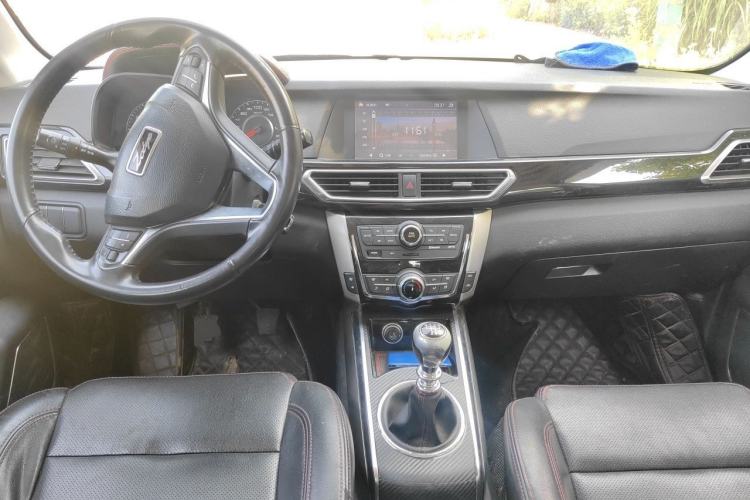 Used Zotye Domy X5 2015 1.5T Manual Luxury Version China IV Standard Center Console