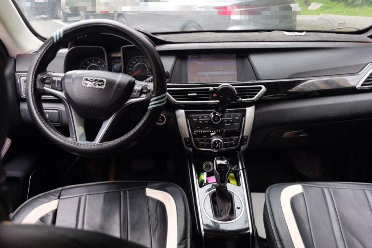 Used Zotye Domy X5 2015 1.5T CVT ZhiXian Model China IV Standard Center Console
