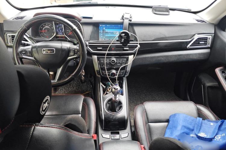 Used Zotye Domy X5 2015 1.5T Manual Luxury Version China IV Standard Center Console
