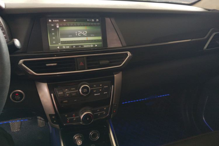 Used Zotye Domy X5 2015 1.5T Manual Luxury Version China IV Standard Center Console