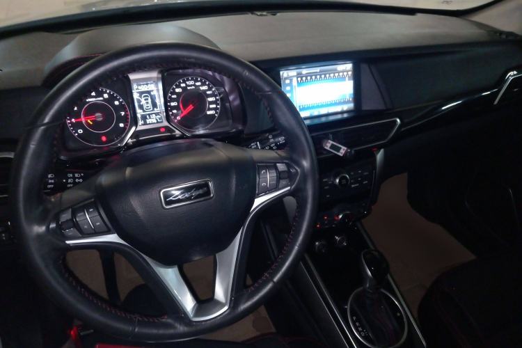 Used Zotye Domy X5 2015 1.5T CVT ZhiXian Trim China V Standard Center Console