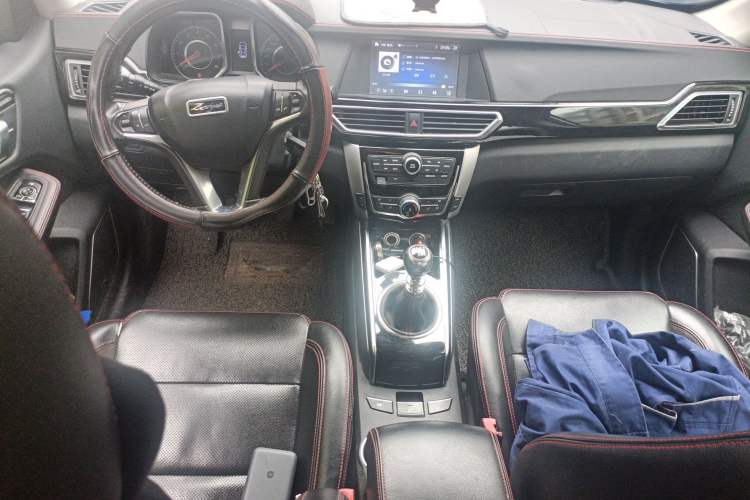 Used Zotye Domy X5 2015 1.5T Manual Luxury Version China IV Standard Center Console