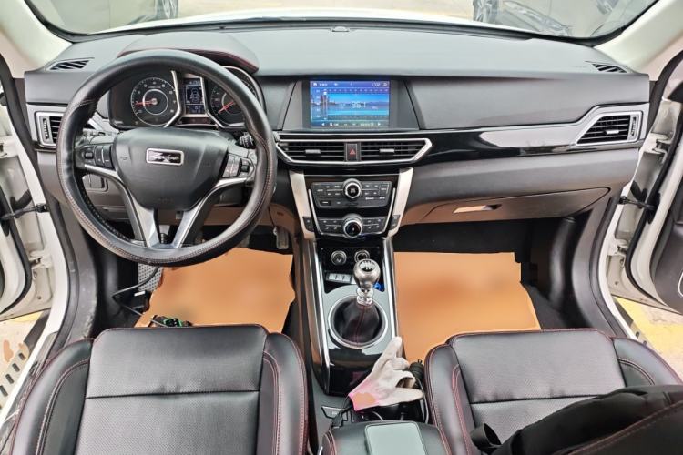 Used Zotye Domy X5 2015 1.5T Manual Luxury Version China IV Standard Center Console