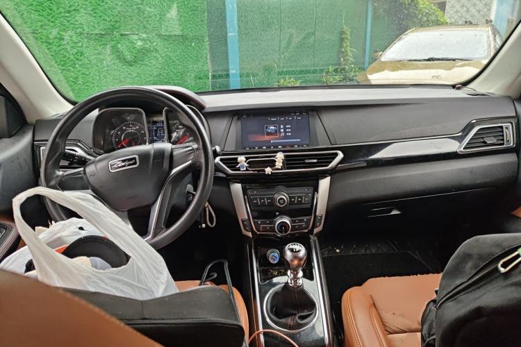 Used Zotye Domy X5 2015 1.5T Manual Elite Model China V Standard Center Console