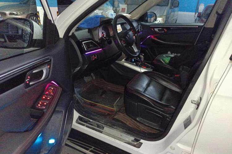 Used Zotye Domy X5 2015 1.5T CVT ZhiXian Trim China V Standard Driver Seat