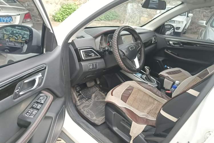 Used Zotye Domy X5 2015 1.5T CVT ZHANG GUI Model China V Standard Driver Seat
