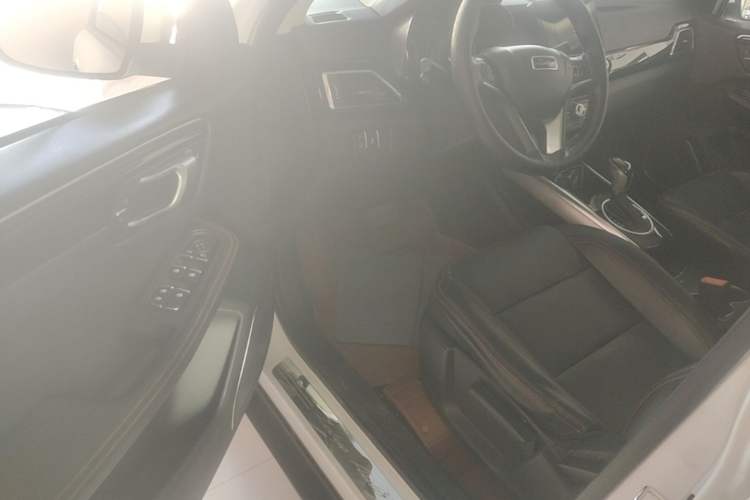 Used Zotye Domy X5 2015 1.5T CVT ZhiXian Model China IV Standard Driver Seat