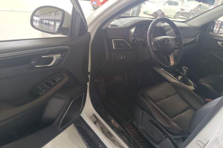 Used Zotye Domy X5 2015 1.5T CVT ZhiXian Trim China V Standard Driver Seat