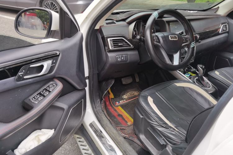 Used Zotye Domy X5 2015 1.5T CVT ZhiXian Model China IV Standard Driver Seat