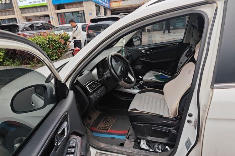 Used Zotye Domy X5 2015 1.5T Manual Luxury Version China IV Standard Driver Seat