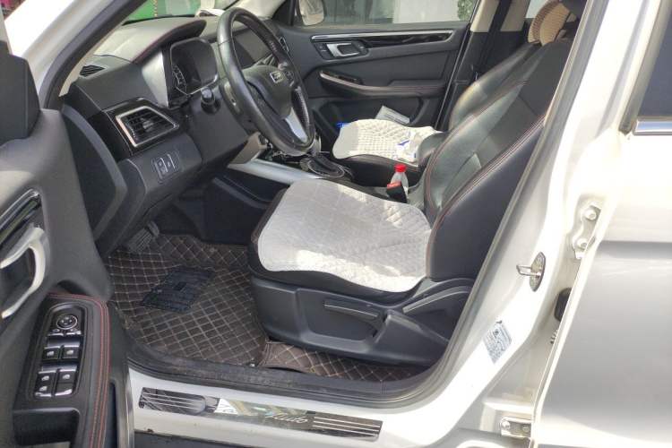Used Zotye Domy X5 2015 1.5T CVT ZhiXian Model China IV Standard Driver Seat