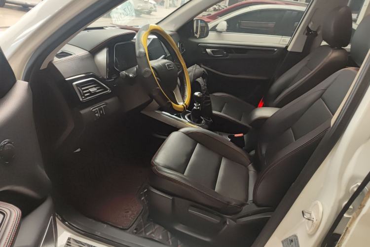 Used Zotye Domy X5 2015 1.5T Manual Luxury Version China IV Standard Driver Seat