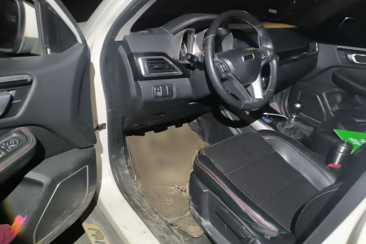 Used Zotye Domy X5 2015 1.5T Manual Luxury Version China IV Standard Driver Seat