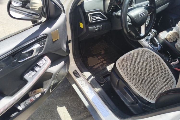 Used Zotye Domy X5 2015 1.5T CVT ZhiXian Trim China V Standard Driver Seat