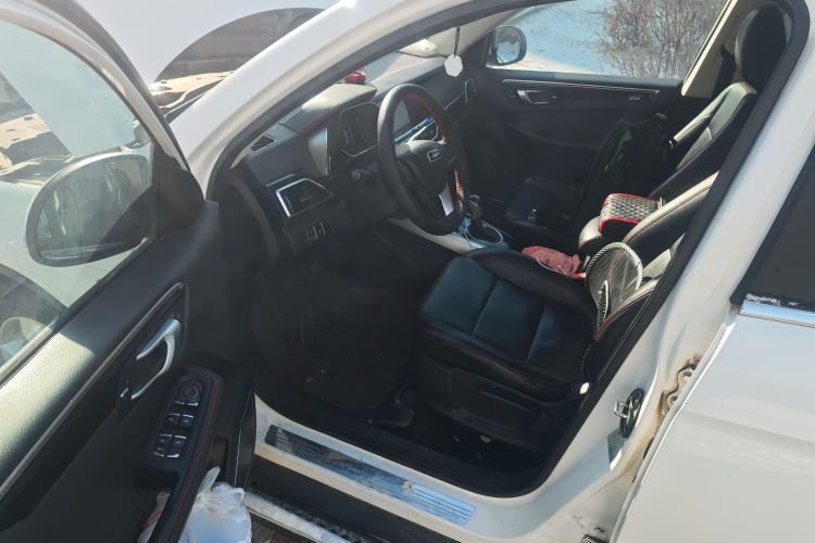 Used Zotye Domy X5 2015 1.5T CVT ZhiXian Model China IV Standard Driver Seat