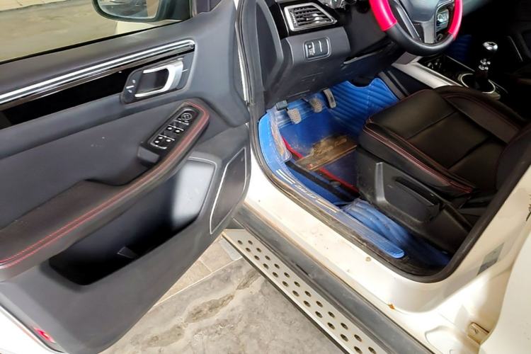 Used Zotye Domy X5 2015 1.5T Manual Luxury Version China IV Standard Driver Seat