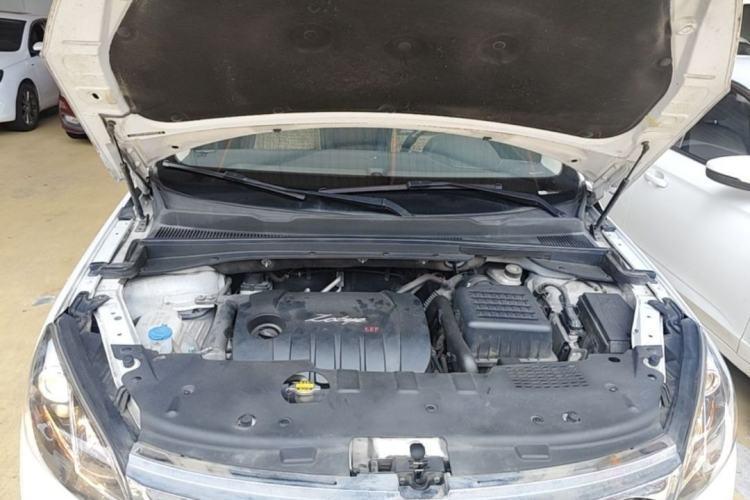 Used Zotye Domy X5 2015 1.5T CVT ZhiXian Trim China V Standard Engine Bay