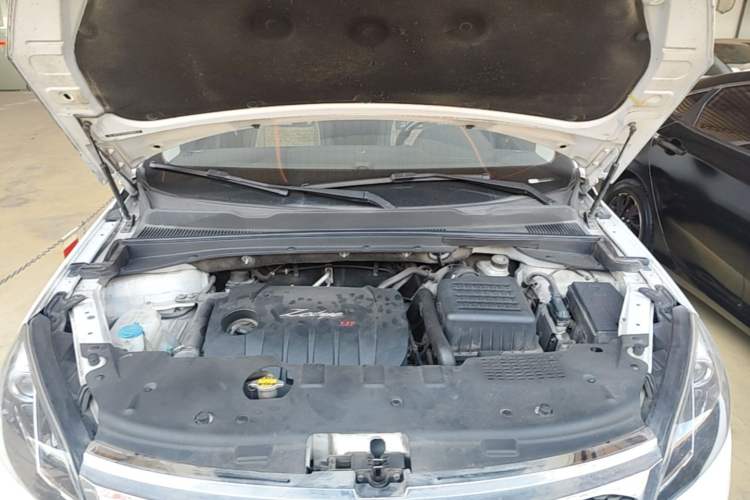 Used Zotye Domy X5 2015 1.5T CVT ZhiXian Trim China V Standard Engine Bay