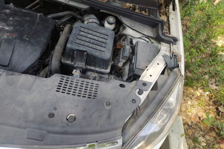 Used Zotye Domy X5 2015 1.5T Manual Luxury Version China IV Standard Engine Bay Left