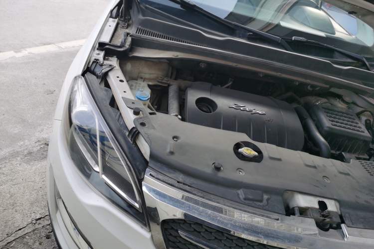 Used Zotye Domy X5 2015 1.5T Manual Luxury Version China IV Standard Engine Bay Right