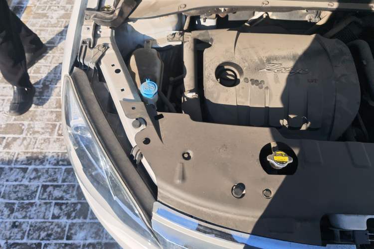 Used Zotye Domy X5 2015 1.5T CVT ZhiXian Model China IV Standard Engine Bay Right