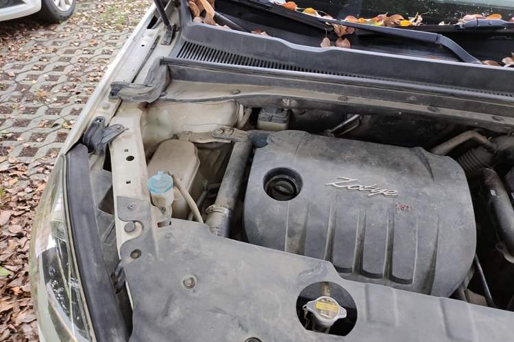 Used Zotye Domy X5 2015 1.5T CVT ZhiXian Model China IV Standard Engine Bay Right