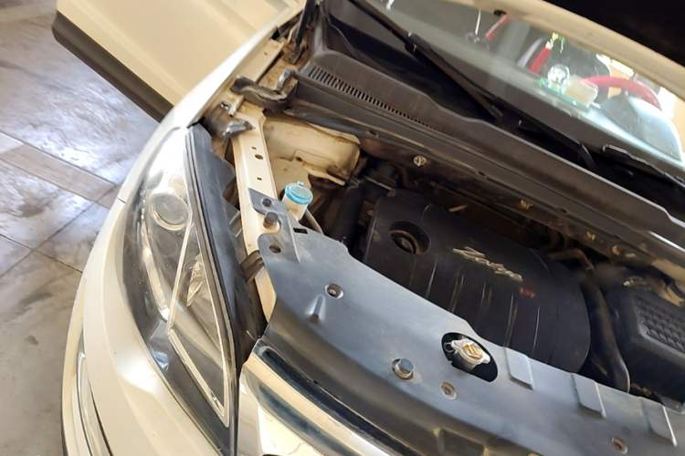 Used Zotye Domy X5 2015 1.5T Manual Luxury Version China IV Standard Engine Bay Right