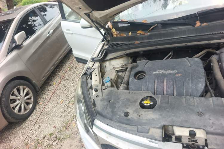 Used Zotye Domy X5 2015 1.5T CVT Landlord Model China IV Standard Engine Bay Right