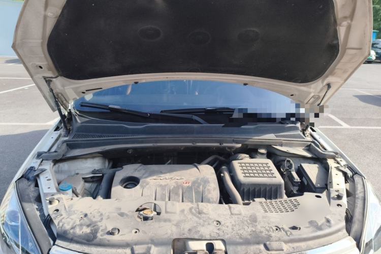 Used Zotye Domy X5 2015 1.5T CVT ZhiXian Model China IV Standard Engine Bay
