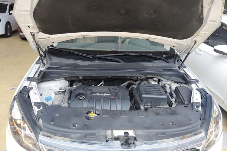 Used Zotye Domy X5 2015 1.5T CVT ZhiXian Trim China V Standard Engine Bay