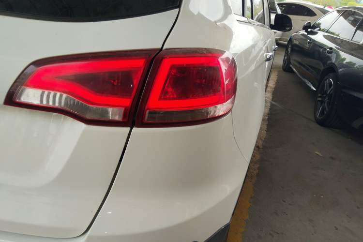 Used Zotye Domy X5 2015 1.5T Manual Luxury Version China IV Standard Exterior 3