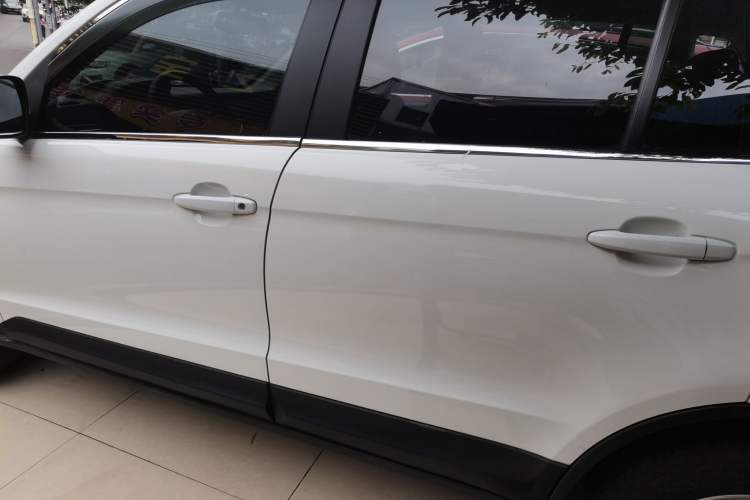 Used Zotye Domy X5 2015 1.5T Manual Luxury Version China IV Standard Exterior 5