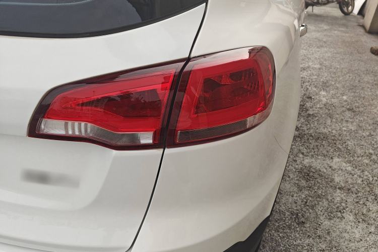 Used Zotye Domy X5 2015 1.5T CVT ZhiXian Model China IV Standard Exterior 6