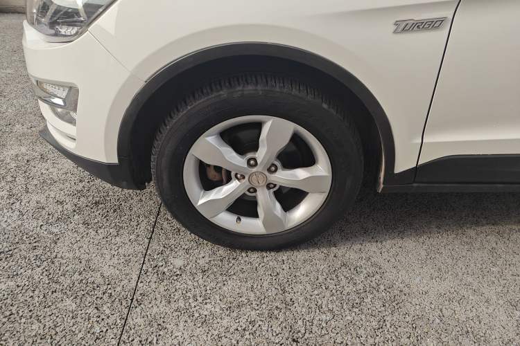 Used Zotye Domy X5 2015 1.5T CVT ZhiXian Model China IV Standard Exterior 7
