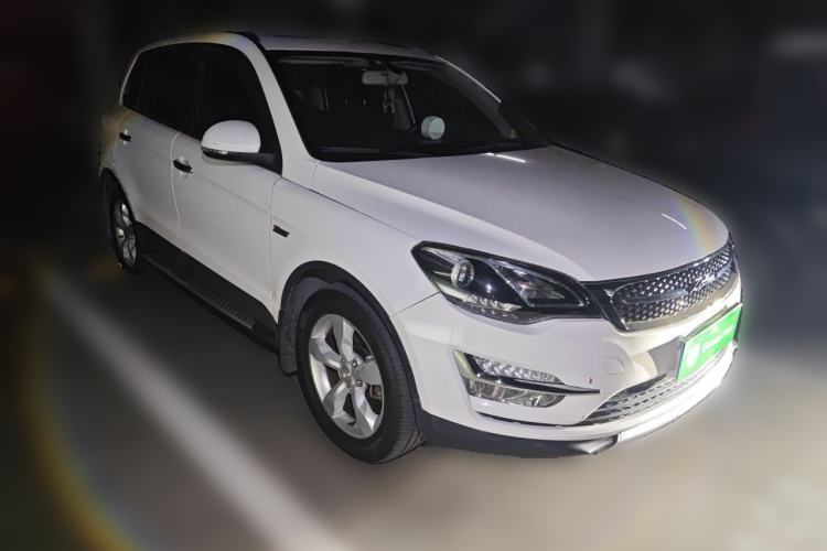 Used Zotye Domy X5 2015 1.5T CVT ZhiXian Model China IV Standard Front Right 45 Deg