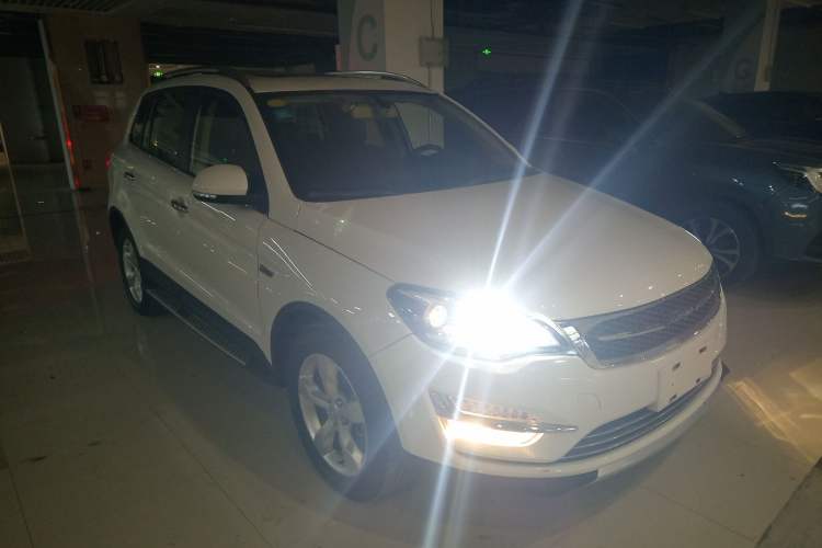 Used Zotye Domy X5 2015 1.5T CVT ZhiXian Trim China V Standard Front Right 45 Deg